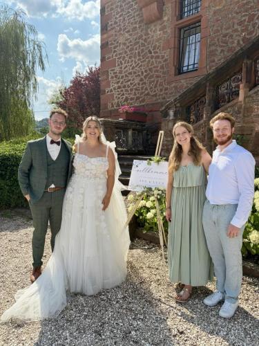 2026-07: Hochzeit von Eva & Luca im Schloss Saareck Sektempfang mit Saxophonist Olaf Theis